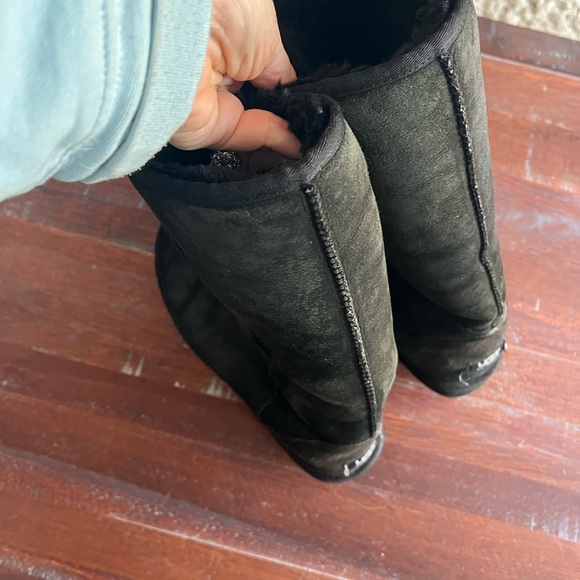 Women’s Uggs - Picture 9 of 11